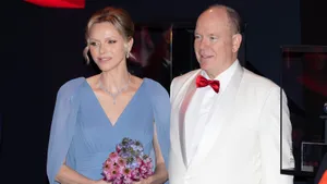 Foto van prinses Charlene en prins Albert tijdens het Rode Kruis-gala, juli 2025.