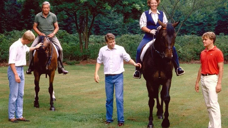 Amalia, Beatrix en Máxima zijn allemaal paardenliefhebbers: de leukste foto's