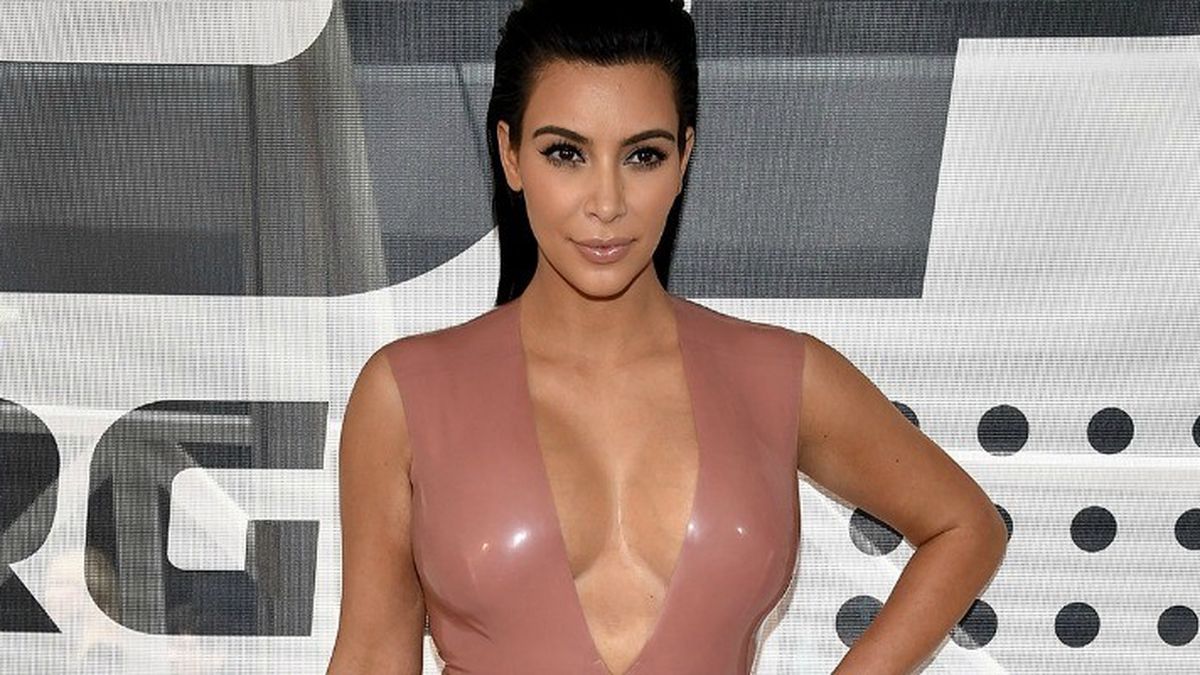 Kim Kardashian stijlvol naakt in kersverse covershoot | Playboy