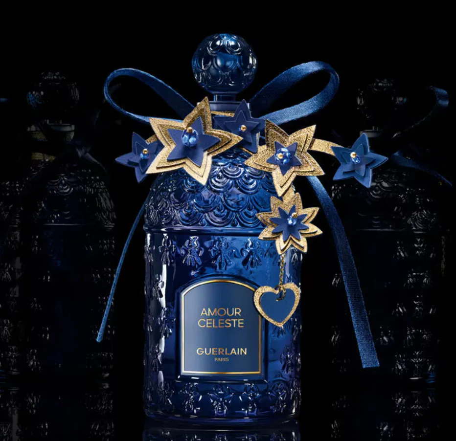 Amour Céleste door Lucie Touré - Guerlain | €790 (Bijenflacon 125 ml en reisspray 30 ml)