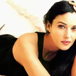 Monica Bellucci (53) kruipt opnieuw in de huid van Bond Girl