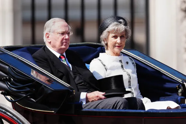 Ook in Londen scheen het zonnetje – en dat werd toch wel erg warm voor de Duke of Gloucester!