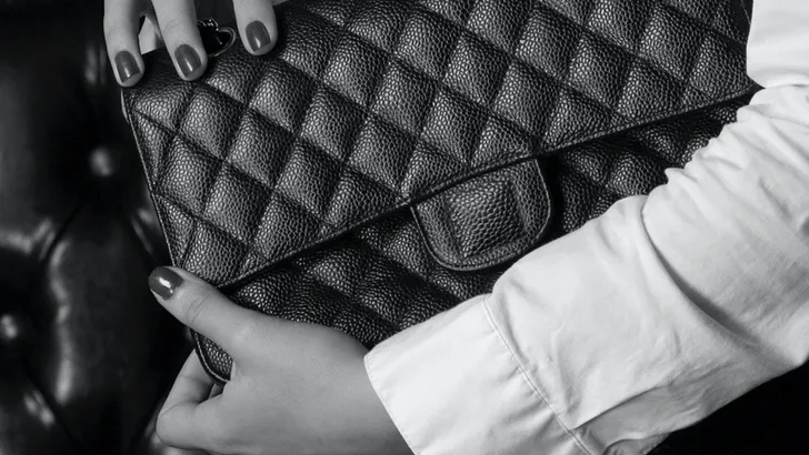 Van Fendi's Baguette tot de Kelly van Hermès: iconische tassen te zien in Londen