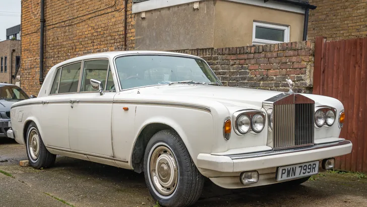 Hij kocht een Rolls-Royce voor 2.300 euro en ontdekte direct de reden voor die bodemprijs