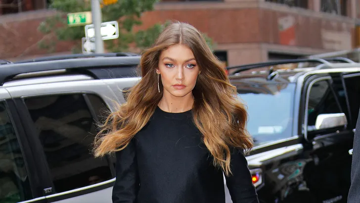 Gigi Hadid dankt haar zijdezachte huid aan scrub van €3