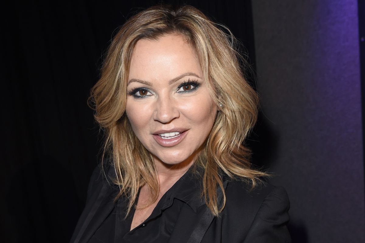 Eerste beelden: Tatjana Šimić (62) kruipt na 16 jaar opnieuw in de rol van  Kees Flodder | Panorama