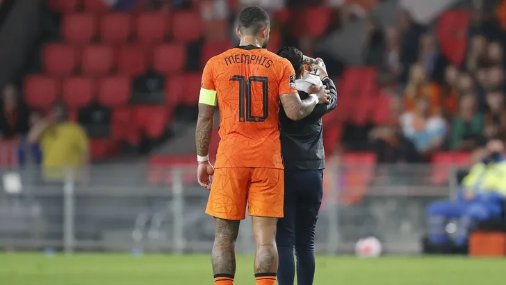 Stadionverbod en boete voor jongen die selfie met Memphis maakte