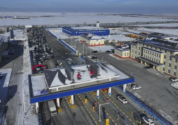 Tianshan-Shengli-tunnel open voor verkeer