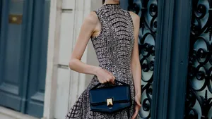 Sla je slag: Lidl verkoopt de perfecte slangenprintjurk voor nog geen tientje