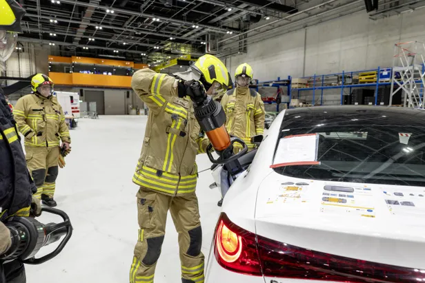 Mercedes-Benz en Europese brandweerkorpsen organiseren gezamenlijke trainingen