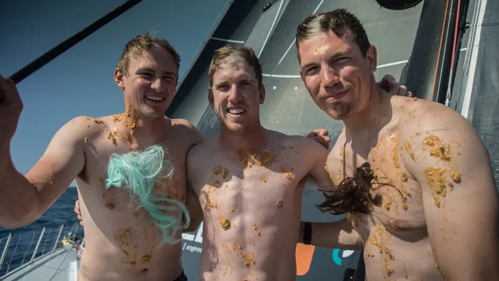 Kyle Langford, Peter Burling en Carlo Huisman kregen geen genade van Neptunus.
 (c) Rich Edwards/Vo…