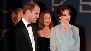 Kate Middleton schittert op première James Bond