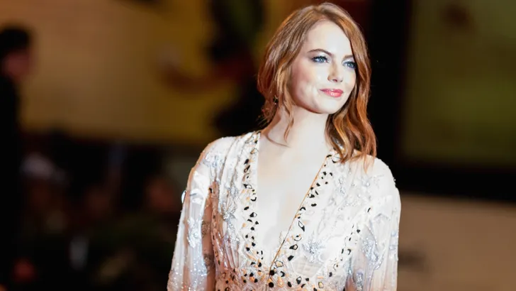 Emma Stone schittert in Louis Vuitton tijdens Venice Film Festival