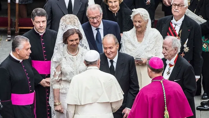 Royals en het Vaticaan: hoe zit het met die dresscode?