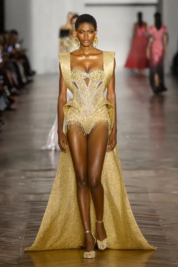 De show van Tony Ward bij Paris Haute Couture Week 