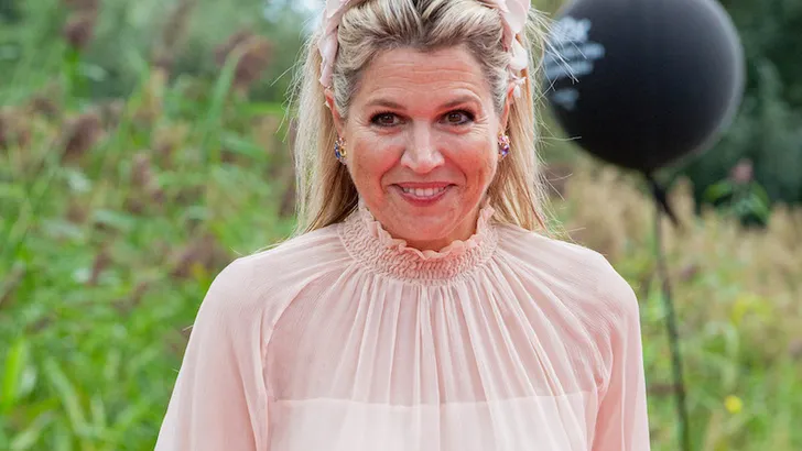 Máxima (en haar botbreukje) gaan op roze