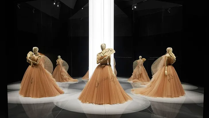 Deze tentoonstelling van Dior is enorm populair, en hij komt naar Nederland