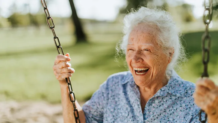 Van peperdure bodyscans tot simpele lifestyle-hacks: wat werkt echt om langer én gezonder te blijven leven? Wij scheiden de feiten van de fabels.