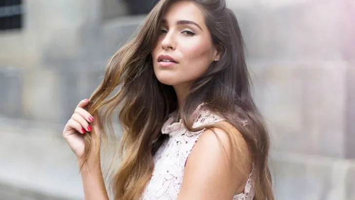 Trend: 10 poederroze kledingstukken waarin je gezien wil worden