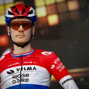 dylan van baarle, een van de nederlanders die naar de Giro gaat voor visma | lease a bike