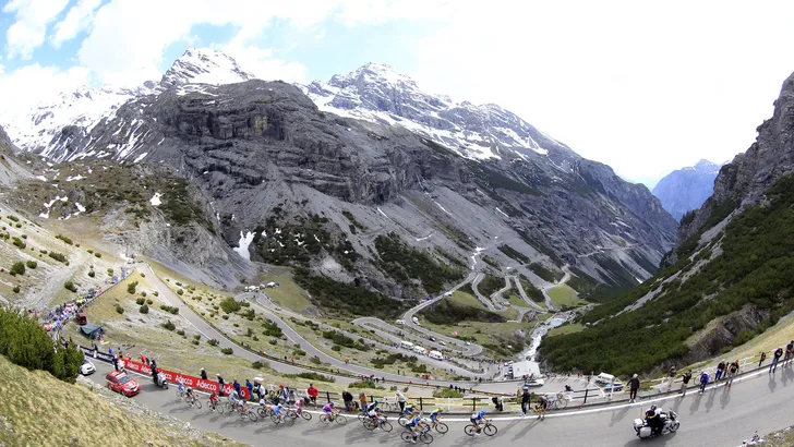 Giro d'Italia vandaag: 16 | Rovetta - Bormio | 222 kilometer