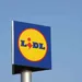 Foto van Lidl-logo op billboard. – Elektrische koelbox van Lidl