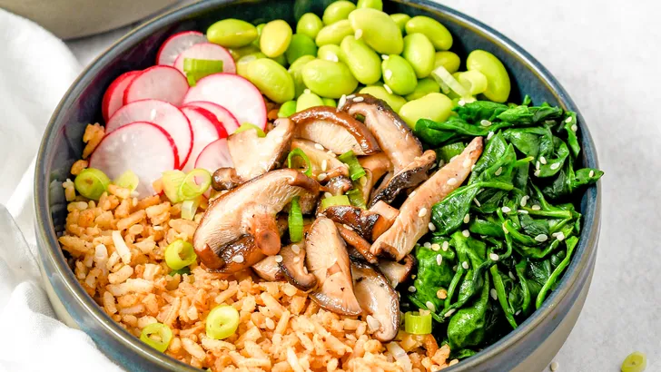 Gezond en makkelijk: Rijstbowl met shiitake en gember