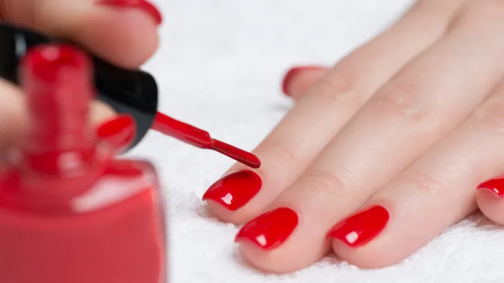 Deze nagellakkleuren vergroten je kans op sollicitatiesucces