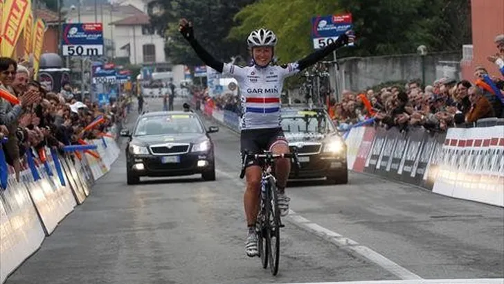 Pooley wint Trofeo Binda, Van Vleuten derde