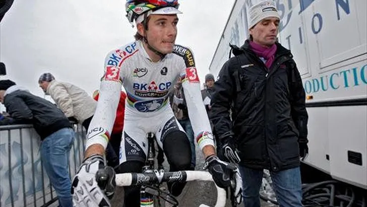 Ribbreuk Albert na akkefietje met supporter