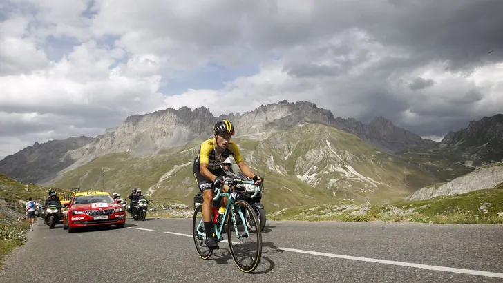 Tour gemist: De magistrale solo van Primoz Roglic 