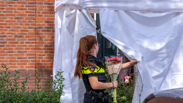 Nóg een vrouw (38) om het leven gebracht terwijl haar kindje thuis was, partner opgepakt