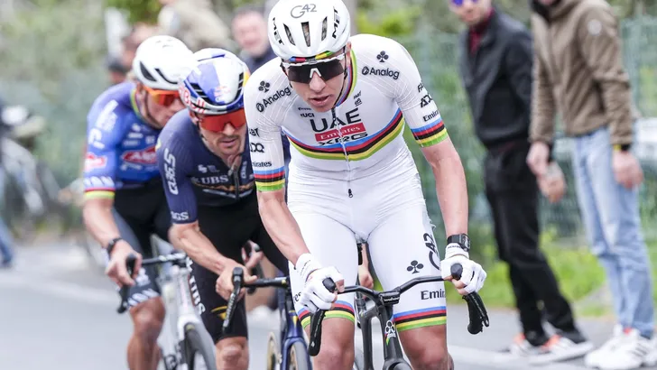 Thijs Zonneveld keek met open mond naar de cijfers die Tadej Pogacar online zette van Milaan-Sanremo. De conclusie: de wereldkampioen is nog een stuk beter dan vorig jaar.