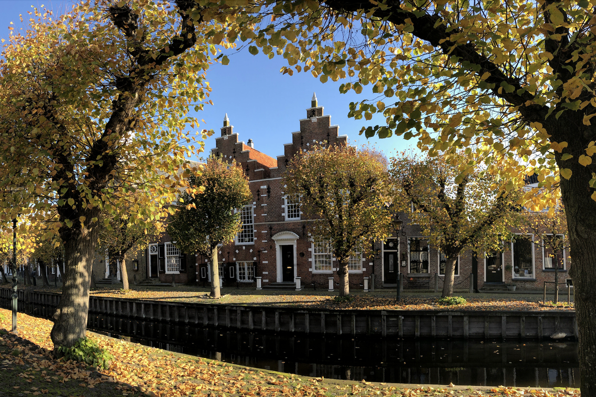 Deze 5 knusse stadjes in Noord-Nederland wil je dit najaar ontdekken