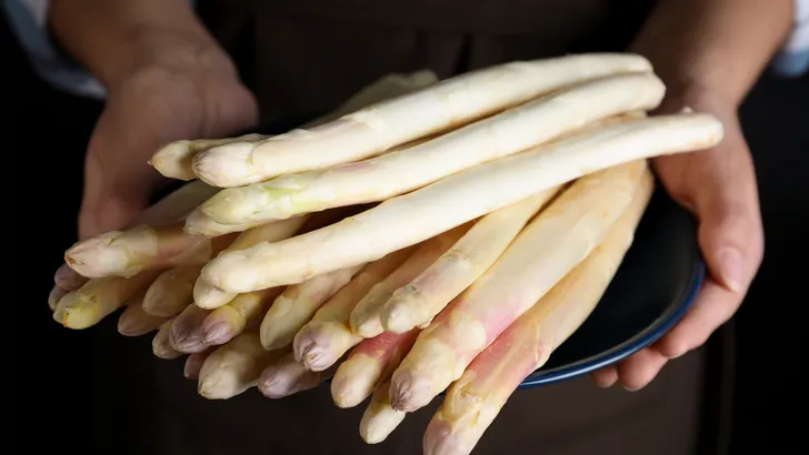 Waarom je witte asperges beter niet kunt koken (en 4 gezonde alternatieven)