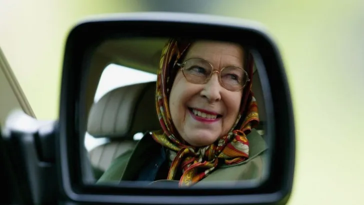 Dit is de geschatte waarde van alle auto's van The Queen bij elkaar