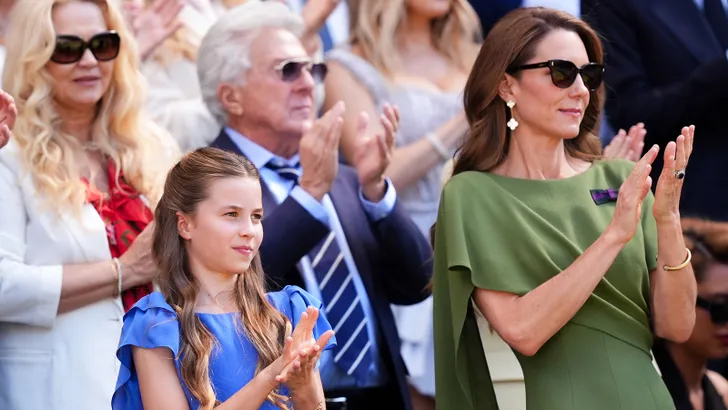 Prinses Charlotte en haar moeder prinses Kate tijdens de finale van Wimbledon 2026