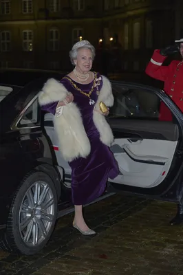 Prinses Benedikte droeg een paarse japon van Wichmann Couture