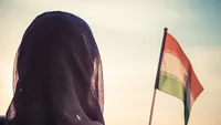 vrouw iraanse vlag