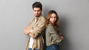 Met deze twee woorden help je je eigen relatie om zeep (en zo voorkom je een enkeltje bank)