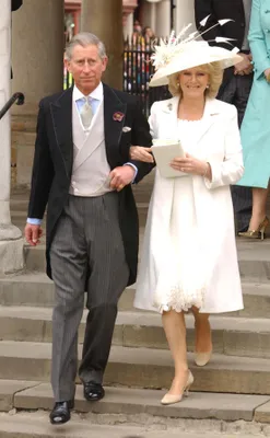 Geen betere outfit voor een porseleinen huwelijk, toch?