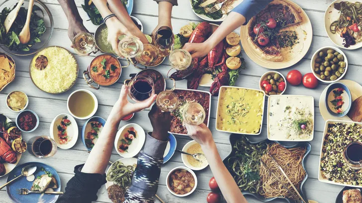 10 Makkelijke manieren om minder calorieën binnen te krijgen