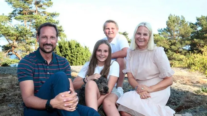 Noorse prins Sverre moppert over meidenvakantie