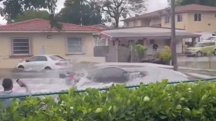VIDEO: Corvette Stingray gaat een stukje zwemmen