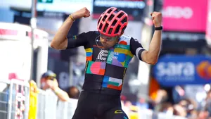 Alberto Bettiol wint 18e etappe Giro d'Italia