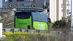 Flixbus opent de meest duivelse route van Europa: stap in bus 666 rechtstreeks naar Hel