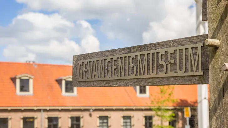 Wooden sign with the dutch word for prison museum in Veenhuizen