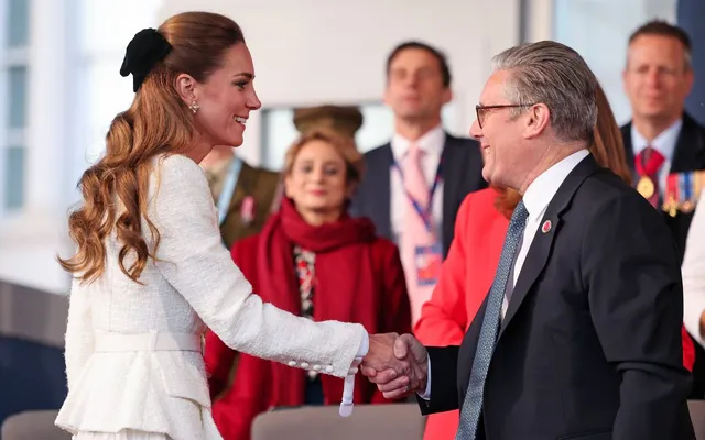 Prins William en Kate Middleton tijdens een concert op de Horse Guards Parade in Londen ter afsluiting van de 80e verjaardag van de herdenkingen van Bevrijdingsdag in het Verenigd Koninkrijk
