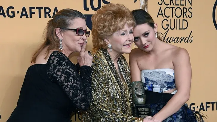 Filmster Debbie Reynolds overlijdt dag na dood dochter Carrie Fisher