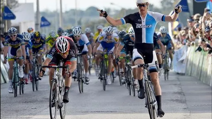 Bos slaat dubbelslag in de Algarve: rit en leider (video)